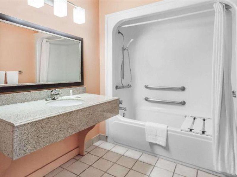 ซูเปอร์ 8 บาย วินด์แฮม ปาเลสไตน์ Hotel ภายนอก รูปภาพ